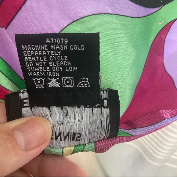 Dennis by Dennis Basso Vibrant Green Purple White Printed Scarf Pre-Owned 35” sq - Picture 12 of 15